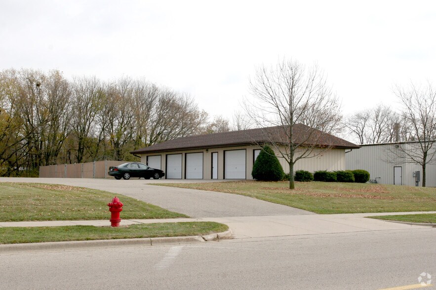 550 N Burr Oak Ave, Oregon, WI à louer - Photo de l’immeuble – Image 2 sur 2