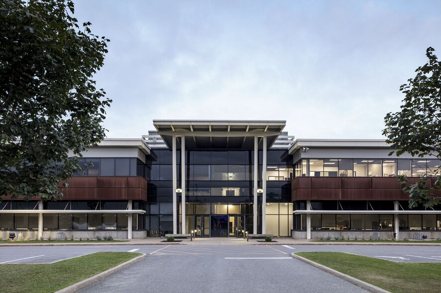 505 Boul du Parc-Technologique, Québec, QC à louer - Photo de l’immeuble – Image 1 sur 3