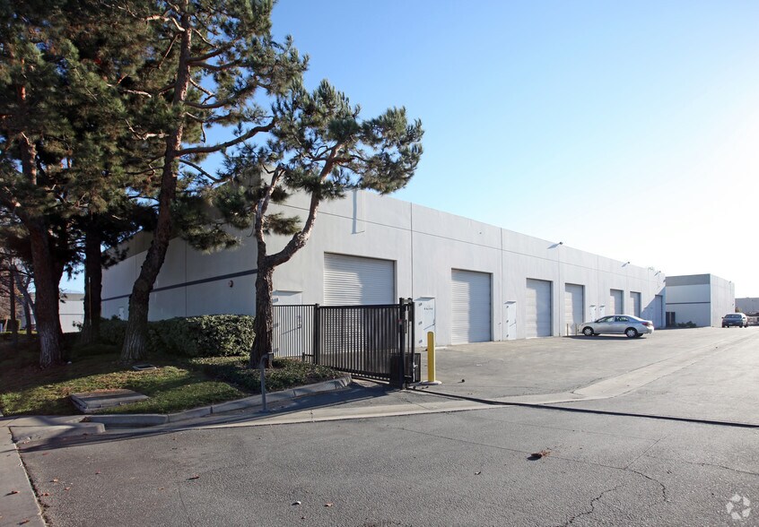 214-228 S 5th Ave, City Of Industry, CA à louer - Photo de l’immeuble – Image 3 sur 3