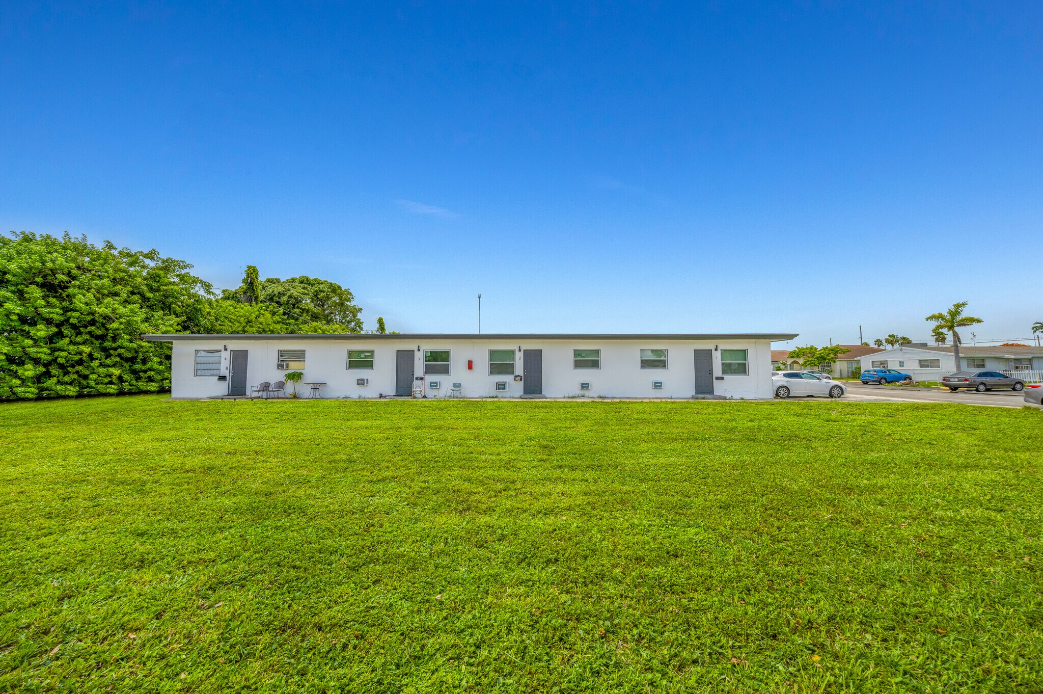 832 NW 10th St, Hallandale Beach, FL à vendre Photo de l’immeuble– Image 1 sur 25