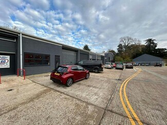 Plus de détails pour Craignish Ave, Londres - Industriel/Logistique à louer