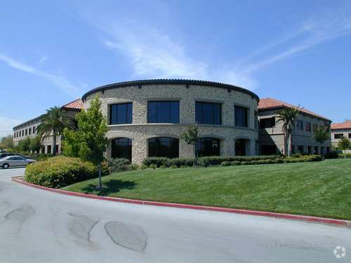 313 Fairchild Dr, Mountain View, CA à louer - Photo de l’immeuble – Image 3 sur 10