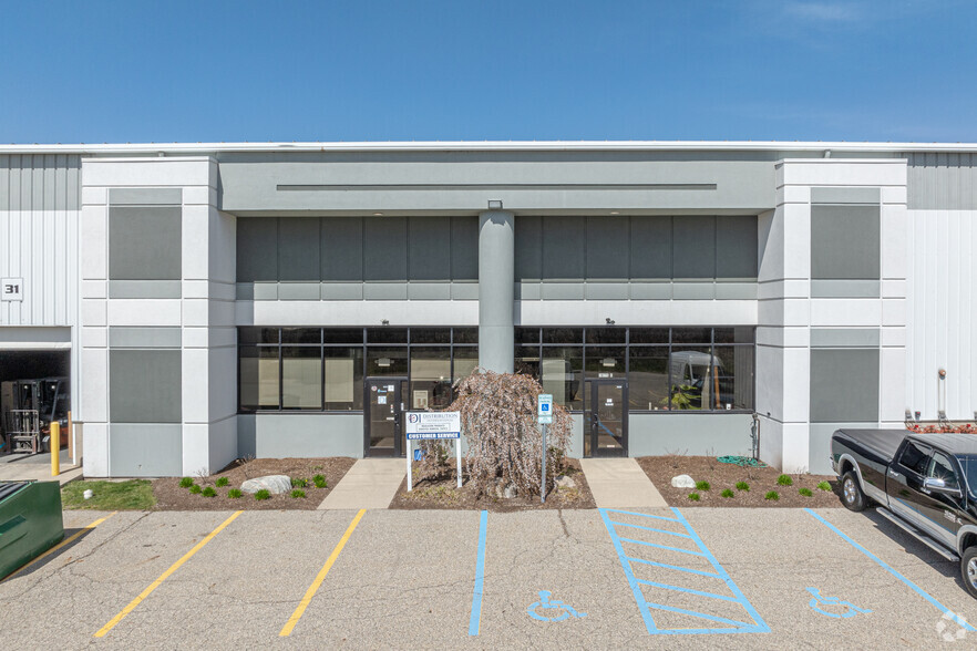 3056 Walker Ridge Dr NW, Grand Rapids, MI à louer - Photo de l’immeuble – Image 3 sur 8