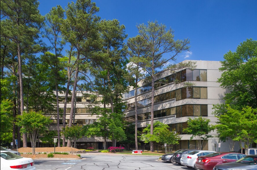 2801 Buford Hwy NE, Atlanta, GA à louer - Photo de l’immeuble – Image 1 sur 17