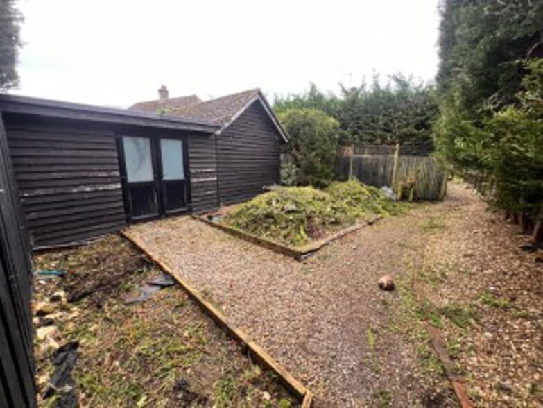 1 Yewlands Close, Banstead à vendre - Photo de l’immeuble – Image 2 sur 12