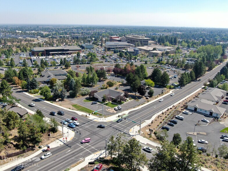 2100 NE Neff Rd, Bend, OR à louer - Photo de l’immeuble – Image 3 sur 4