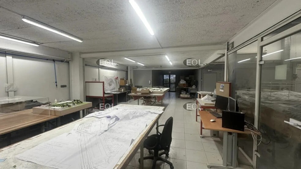 Local d'activités dans Saint-Thibault-des-Vignes à vendre - Photo de l’immeuble – Image 3 sur 12