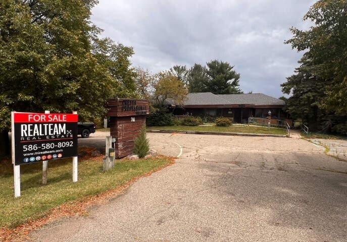701 S Creyts Rd, Lansing, MI à vendre Photo de l’immeuble– Image 1 sur 4