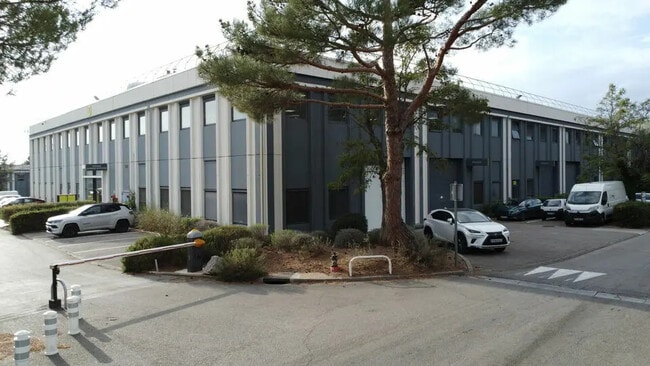 Plus de détails pour Local d'activités à louer