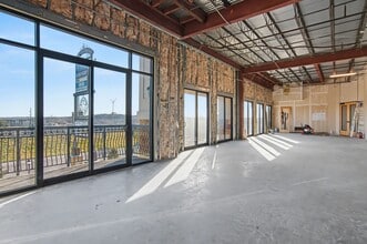 295-307 E Renfro St, Burleson, TX à louer Photo intérieure– Image 2 sur 3