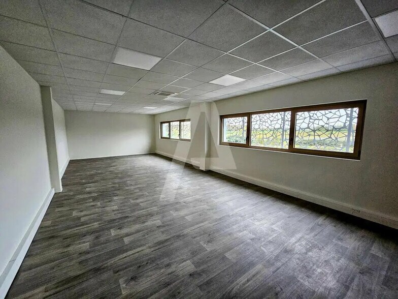 Local d'activités dans Marolles-en-Hurepoix à vendre - Photo intérieure – Image 3 sur 7