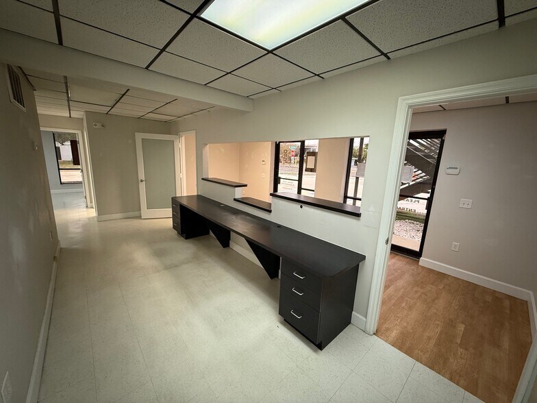 47 W New Haven Ave, Melbourne, FL à vendre - Photo de l’immeuble – Image 3 sur 17