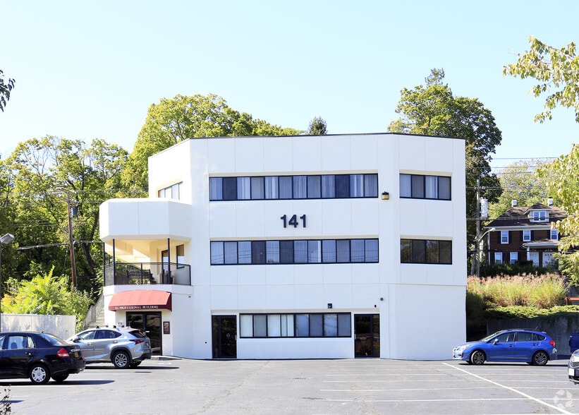 141 N State Rd, Briarcliff Manor Village, NY à louer - Photo principale – Image 1 sur 25