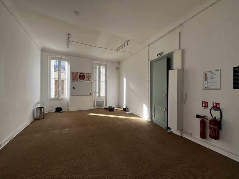 Bureau dans Bordeaux à louer - Photo de l’immeuble – Image 3 sur 6
