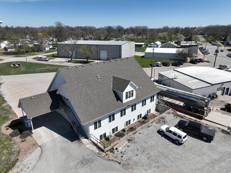 108 W 3rd St, Firth, NE à vendre - Photo de l’immeuble – Image 2 sur 4