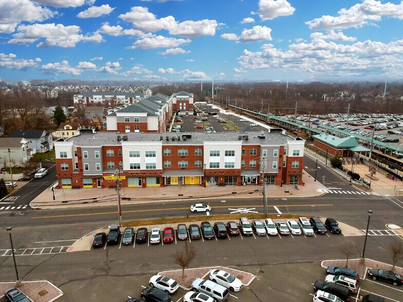 1101 Schindler Dr, Aberdeen, NJ à louer - Photo de l’immeuble – Image 1 sur 7