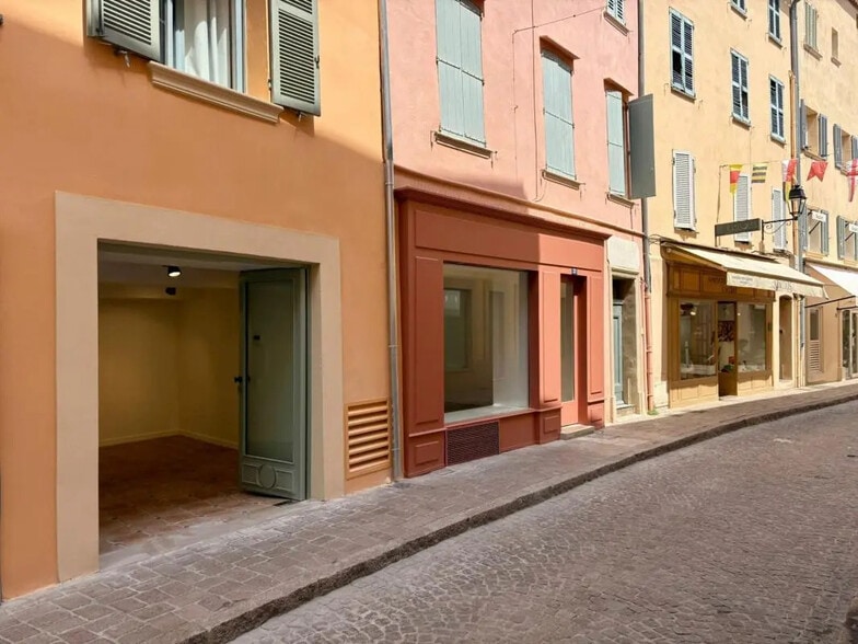 Local commercial dans Saint-Tropez à louer - Photo de l’immeuble – Image 2 sur 6