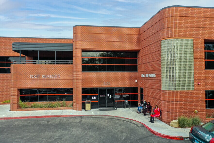 2020 Palomino Ln, Las Vegas, NV à louer - Photo de l’immeuble – Image 1 sur 5