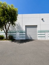 24900 Anza Dr, Valencia, CA à louer Photo intérieure– Image 2 sur 15