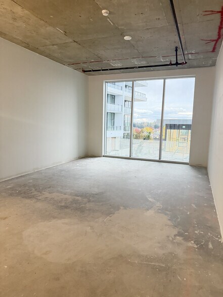 13675 107A Av, Surrey, BC à louer - Photo de l’immeuble – Image 3 sur 8