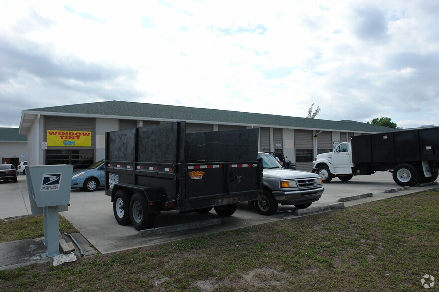 3054-3076 SE Dominica Ter, Stuart, FL à louer - Photo de l’immeuble – Image 2 sur 3