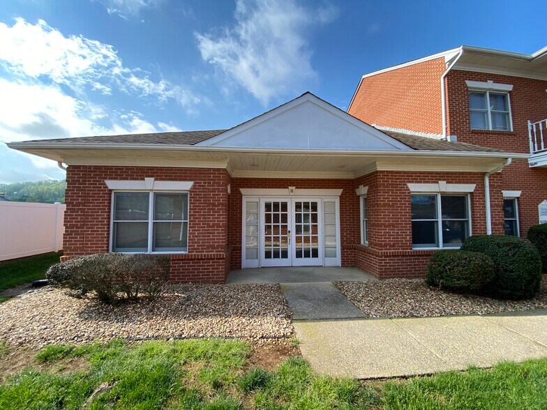 370 Neff Ave, Harrisonburg, VA à louer - Photo de l’immeuble – Image 3 sur 3