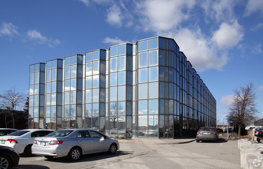350 Rutherford Rd S, Brampton, ON à louer - Photo de l’immeuble – Image 2 sur 8