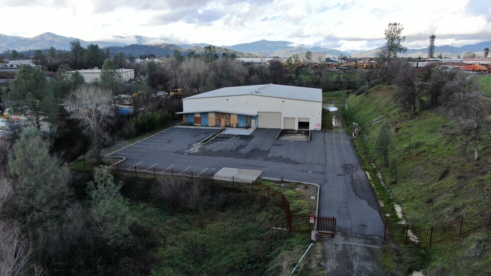 4948 Caterpillar Rd, Redding, CA à vendre - Photo de l’immeuble – Image 2 sur 16