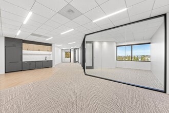 4365 Executive Dr, San Diego, CA à louer Photo intérieure– Image 2 sur 6