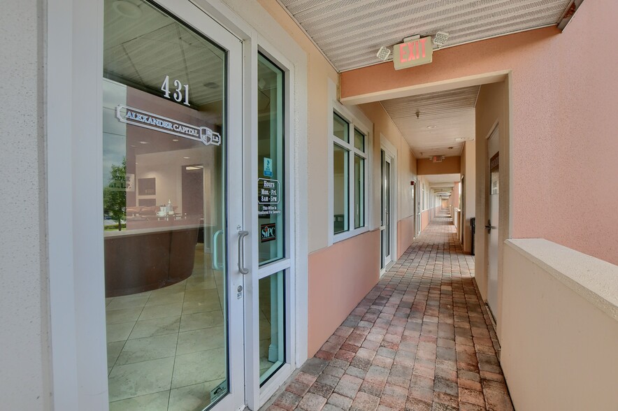 601 N Congress Ave, Delray Beach, FL à louer - Photo de l’immeuble – Image 2 sur 41
