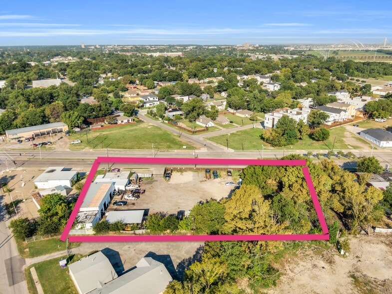 3030 Cedar Crest Blvd, Dallas, TX à vendre - Photo de l’immeuble – Image 3 sur 7