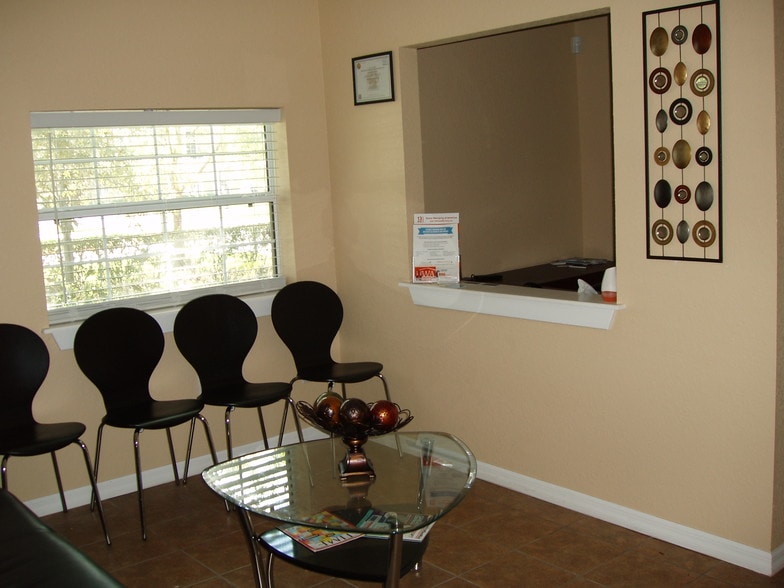 113 N Dillingham Ave, Kissimmee, FL à louer - Hall d’entrée – Image 2 sur 12