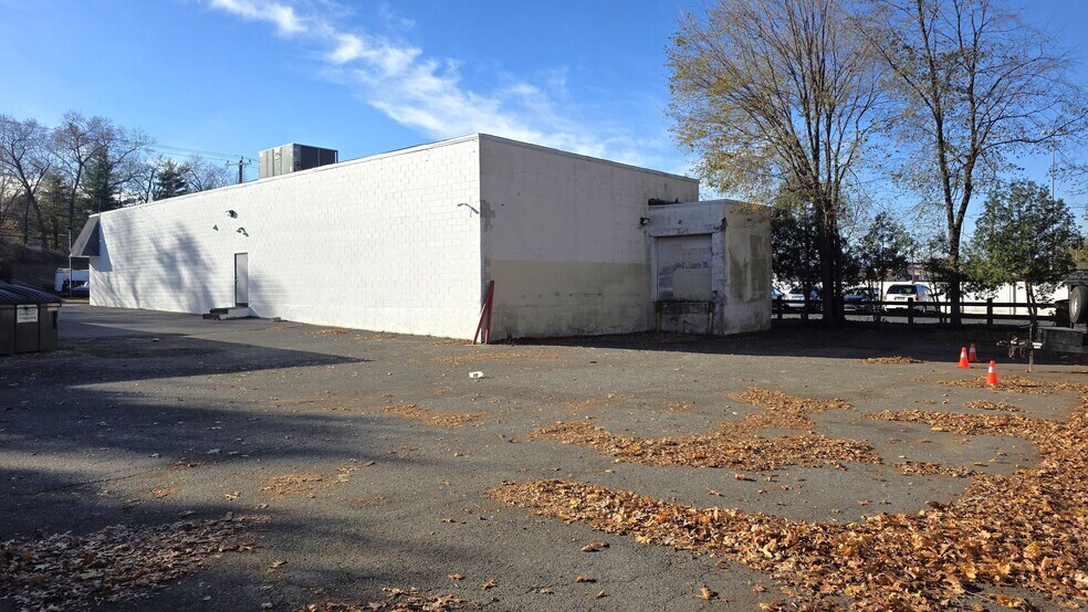 185 Middle Tpke W, Manchester, CT à louer - Photo de l’immeuble – Image 2 sur 2