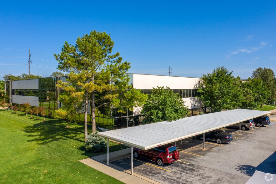 4200 Perimeter Center Dr, Oklahoma City, OK à vendre - Photo de l’immeuble – Image 2 sur 14