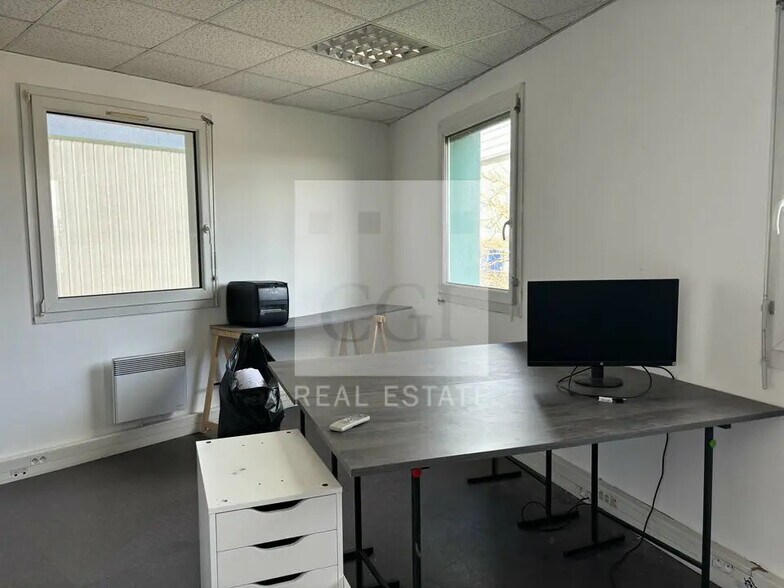 Bureau dans Toussieu à louer - Photo de l’immeuble – Image 3 sur 7