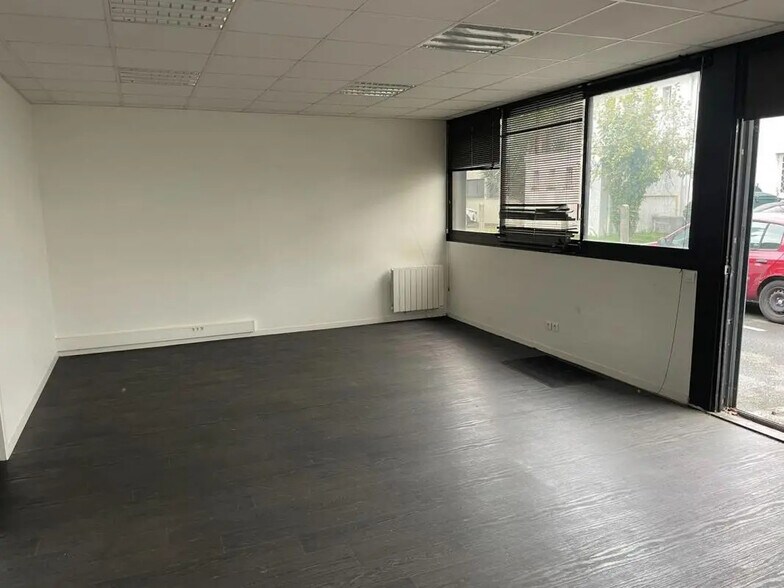 Local d’activités dans Talence à louer - Photo de l’immeuble – Image 3 sur 6