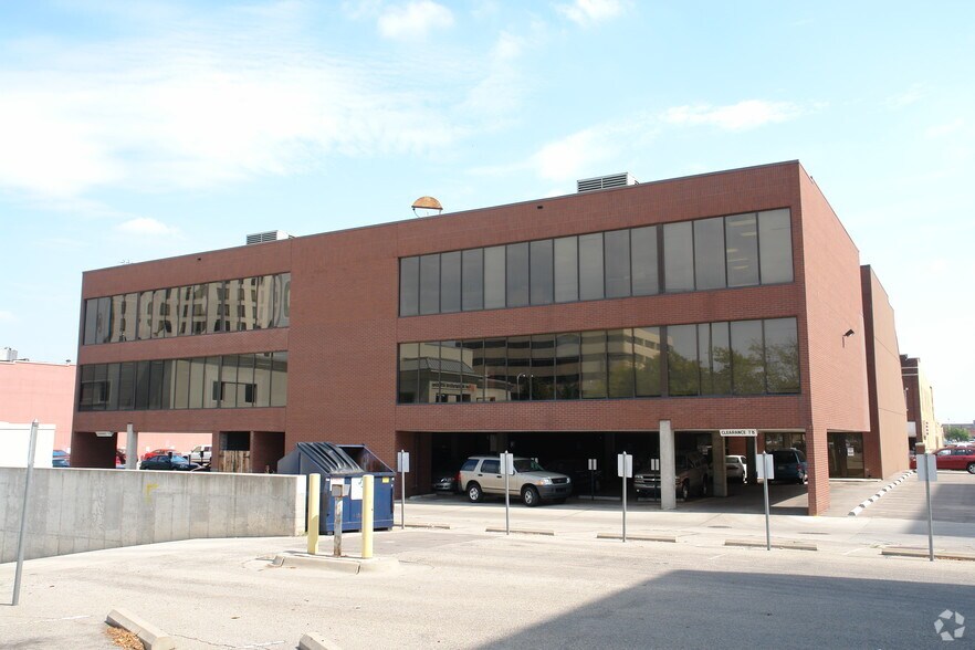 225 N Market, Wichita, KS à louer - Photo de l’immeuble – Image 2 sur 15
