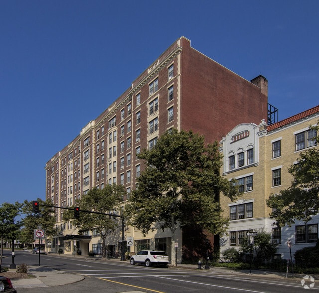 1284 Beacon St, Brookline, MA à louer - Photo principale – Image 2 sur 4