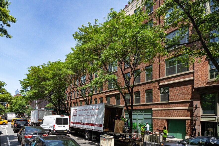 110-112 Charles St, New York, NY à louer - Photo de l’immeuble – Image 3 sur 5