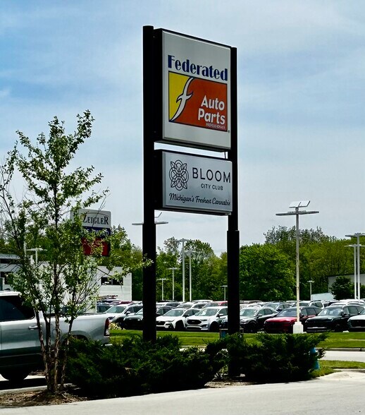 4114-4120 W Stadium Dr, Kalamazoo, MI à vendre - Photo de l’immeuble – Image 3 sur 7
