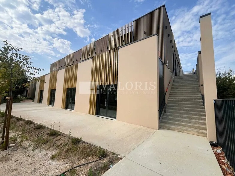 Local commercial dans Aubagne à louer - Photo de l’immeuble – Image 2 sur 10