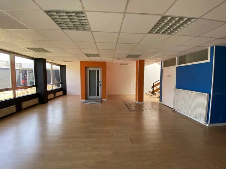 Bureau dans Sotteville-Lès-Rouen à louer - Photo de l’immeuble – Image 2 sur 5