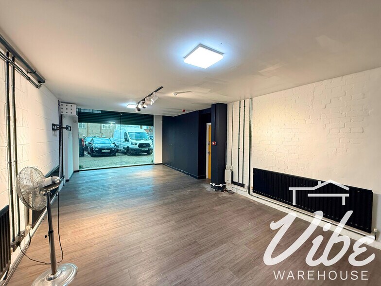 451 Wick Ln, Londres à louer - Photo de l’immeuble – Image 1 sur 7