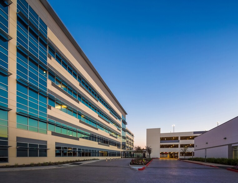 19219 Katy Fwy, Houston, TX à louer - Photo de l’immeuble – Image 3 sur 7