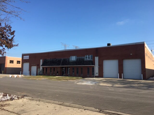 189 Seegers Ave, Elk Grove Village, IL à louer Photo de l’immeuble– Image 1 sur 3