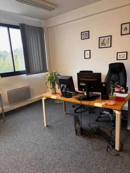 Bureau dans Noisy-le-Grand à vendre - Photo de l’immeuble – Image 2 sur 7
