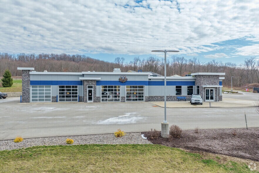 215 Scharberry Ln, Mars, PA à vendre - Photo de l’immeuble – Image 2 sur 10