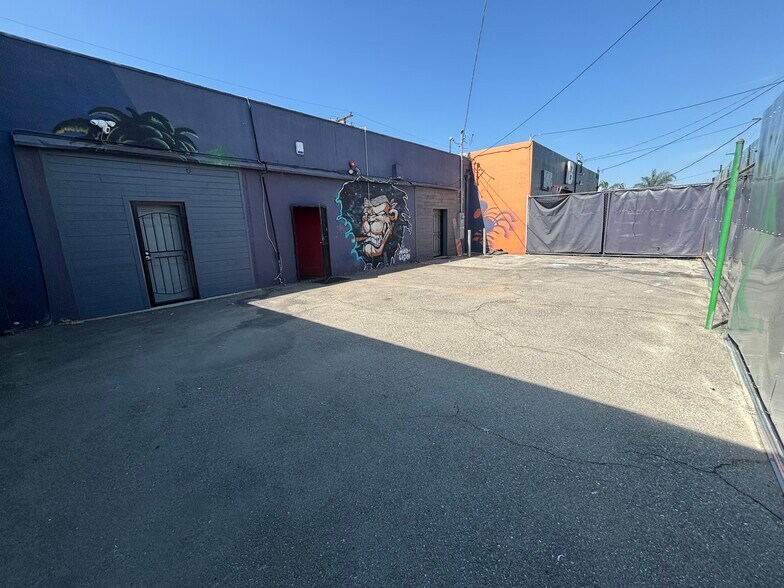 10843 Burbank Blvd, North Hollywood, CA à vendre - Photo de l’immeuble – Image 3 sur 16