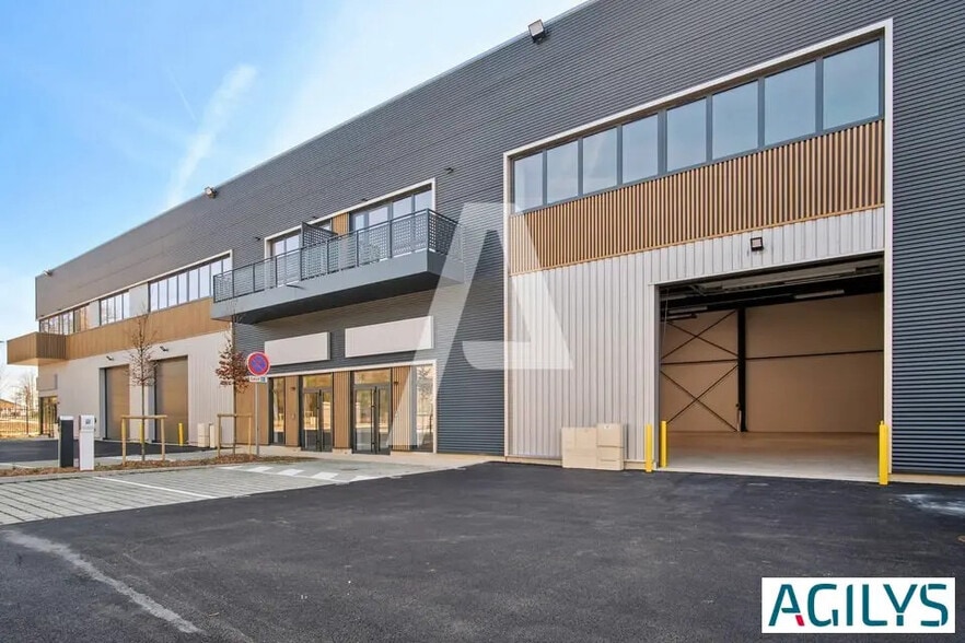 Local d’activités dans Chalifert à louer - Photo de l’immeuble – Image 2 sur 5