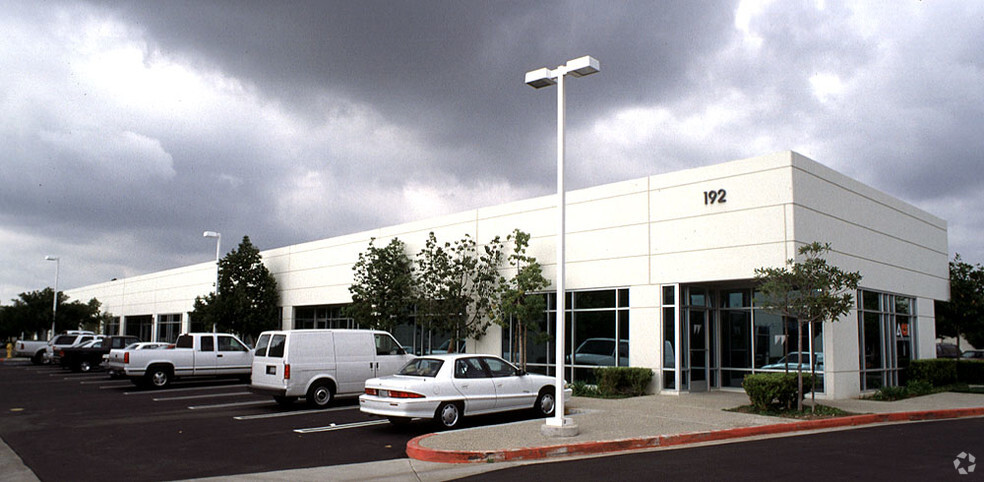 192 Technology Dr, Irvine, CA à louer - Photo de l’immeuble – Image 2 sur 43